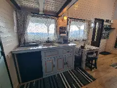 MĂGURA RUSTIC TINY HOUSE interior