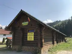 MAMA UŢA exterior