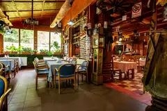 MAMA UŢA exterior