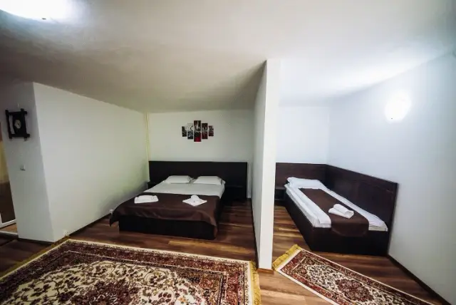 PERLA DÂMBOVICIOAREI cameră Camera triplă