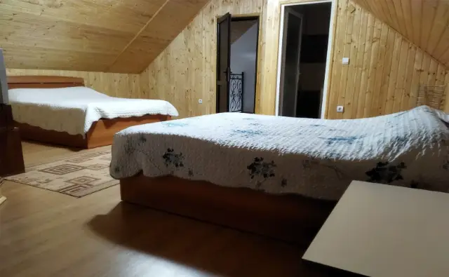 PERLA DÂMBOVICIOAREI cameră Camera cvadruplă