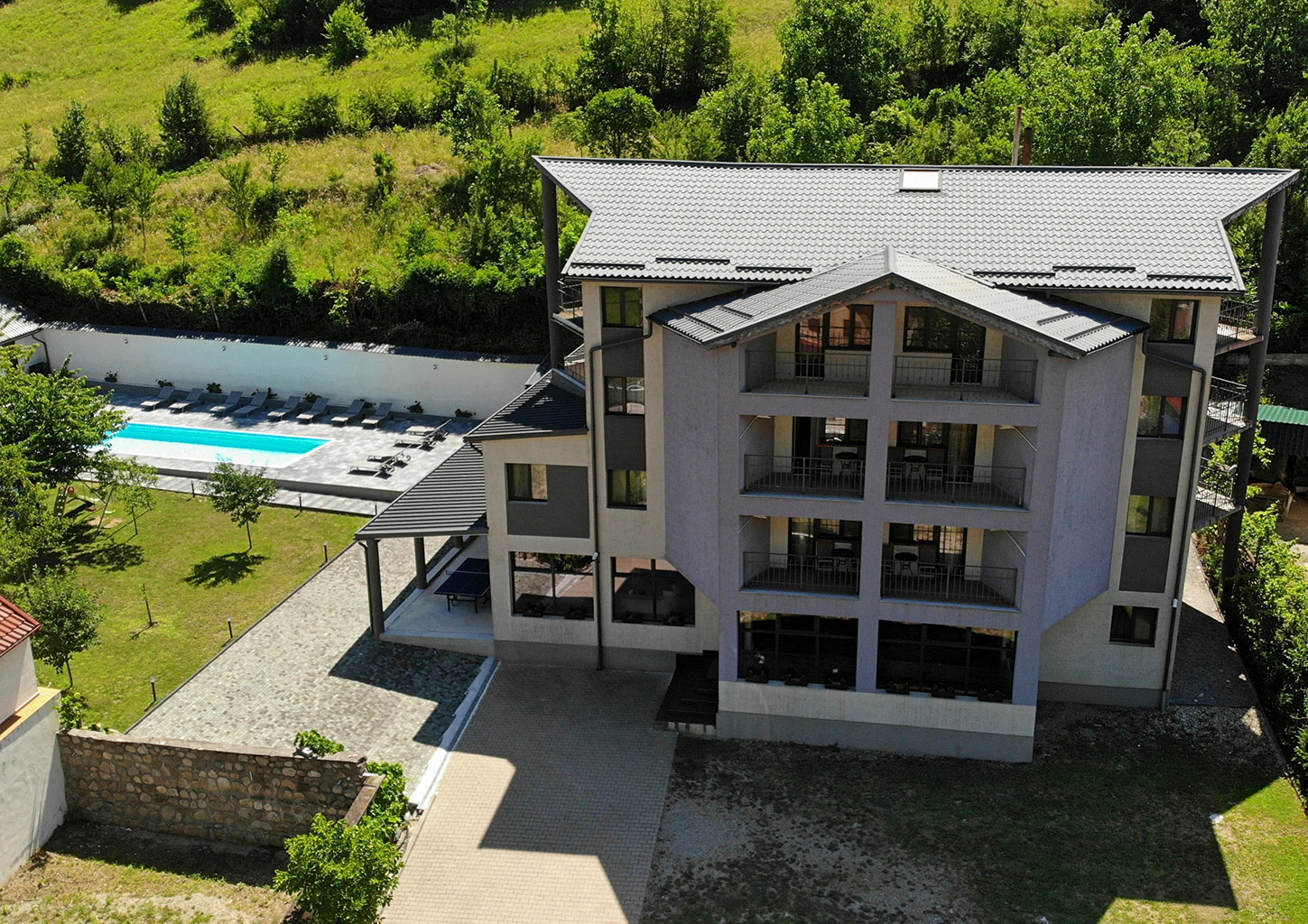PLATINUM exterior