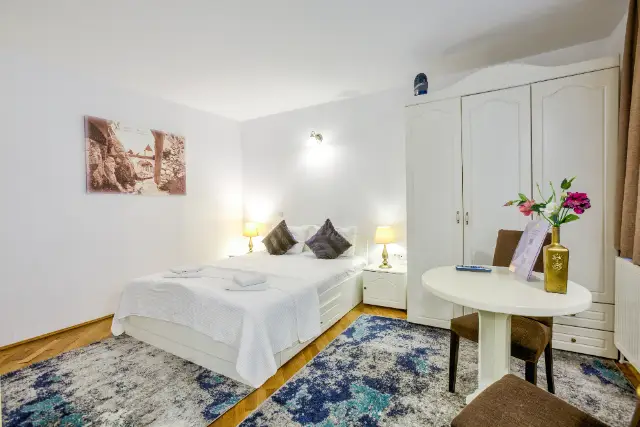 cameră Camere Duble Standard la RESIDENCE CENTRAL ANNAPOLIS în Braşov - imagine 22
