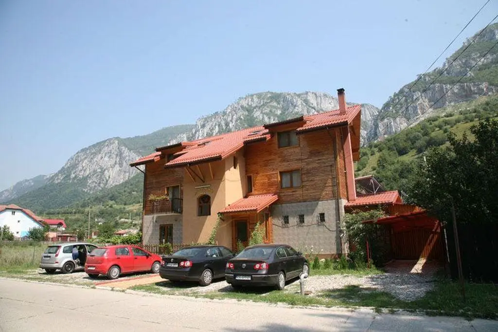 Cazare ROUA DE MUNTE în Băile Herculane, Caraș-Severin