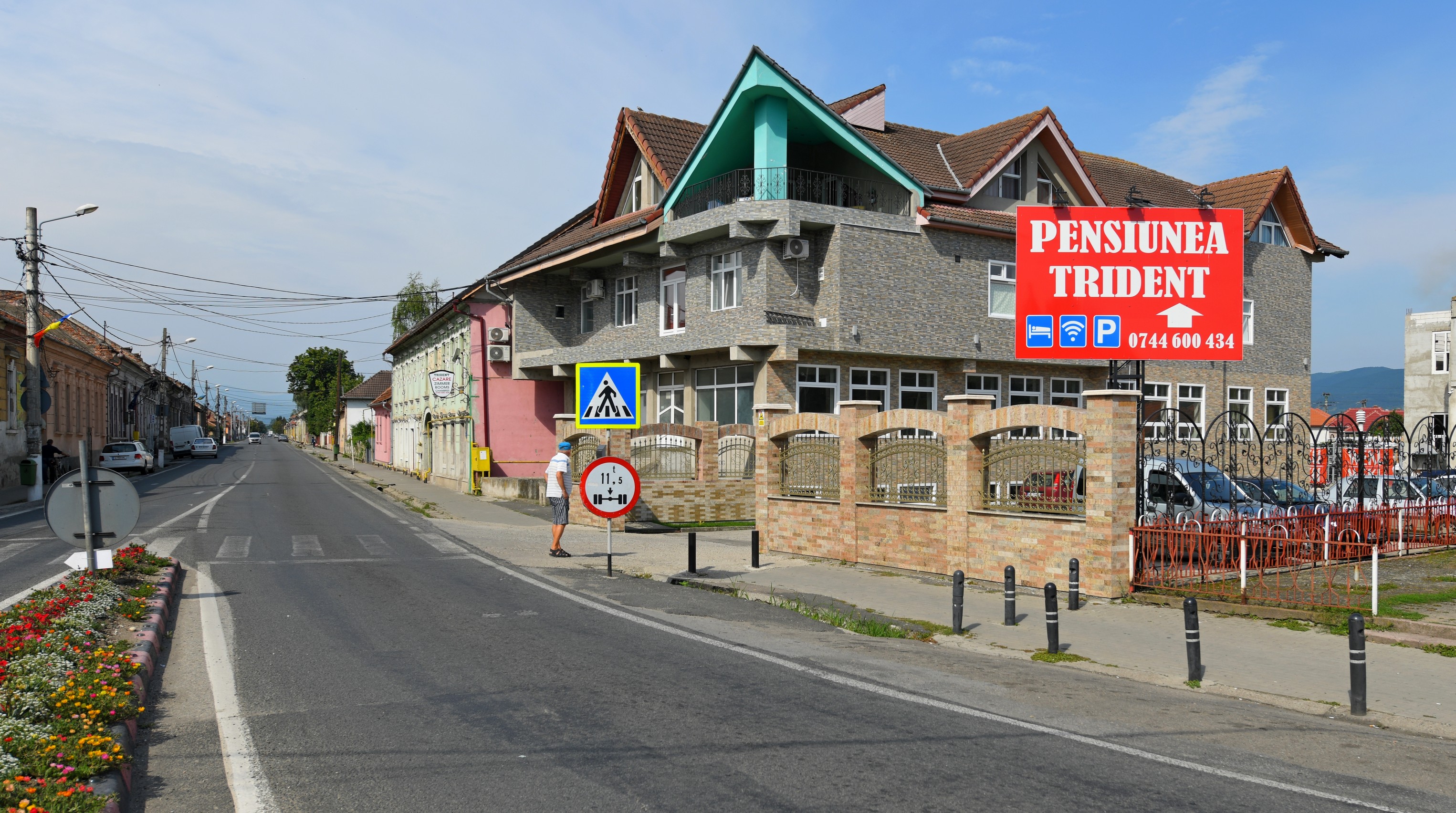 TRIDENT 2 exterior