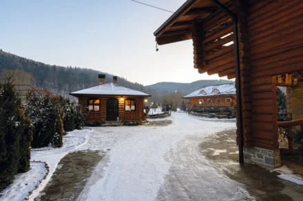 VARVARA DE BUCOVINA exterior
