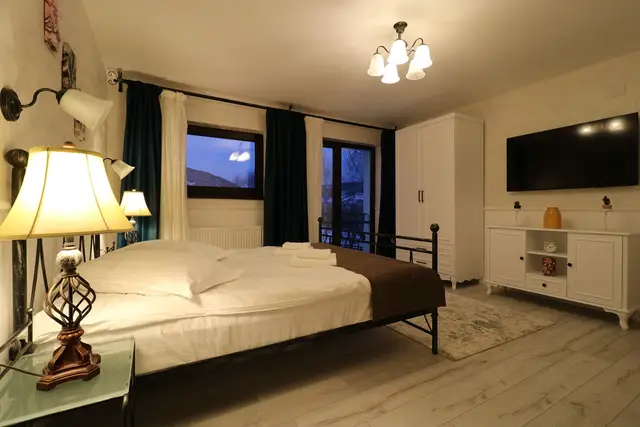 Caprice Room