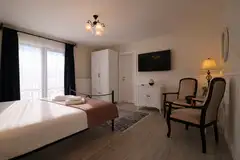 ZODIA CRAIULUI Maple Room