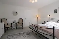 ZODIA CRAIULUI Maple Room